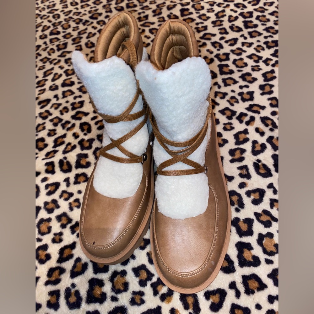 Cute Tinstree brown winter boots, woman Size 10